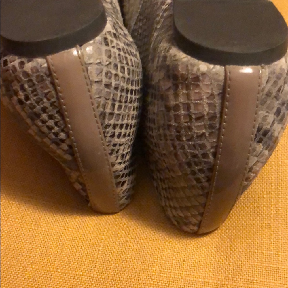 Comfortable Snakeskin Bow Ballet Flats - Picture 5 of 7